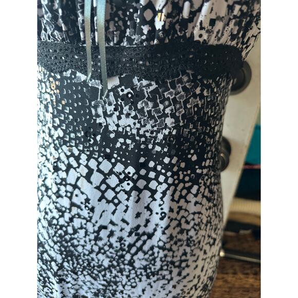 Frank Lyman Design Black & White Abstract Print Dress Ruffle Neckline - Picture 3 of 8